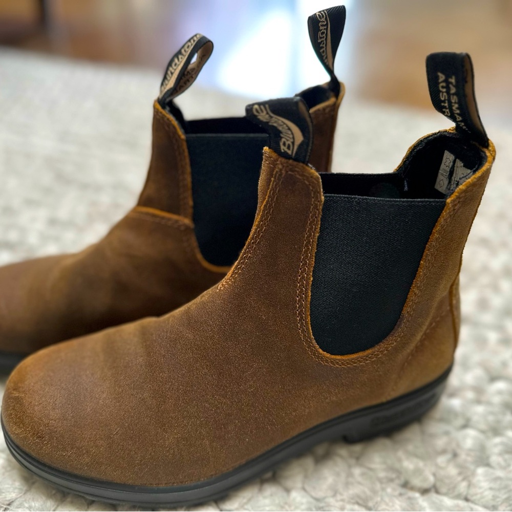 1911 Blundstone WOMEN'S ORIGINALS
SUEDE BOOTS - TOBACCO Size 8